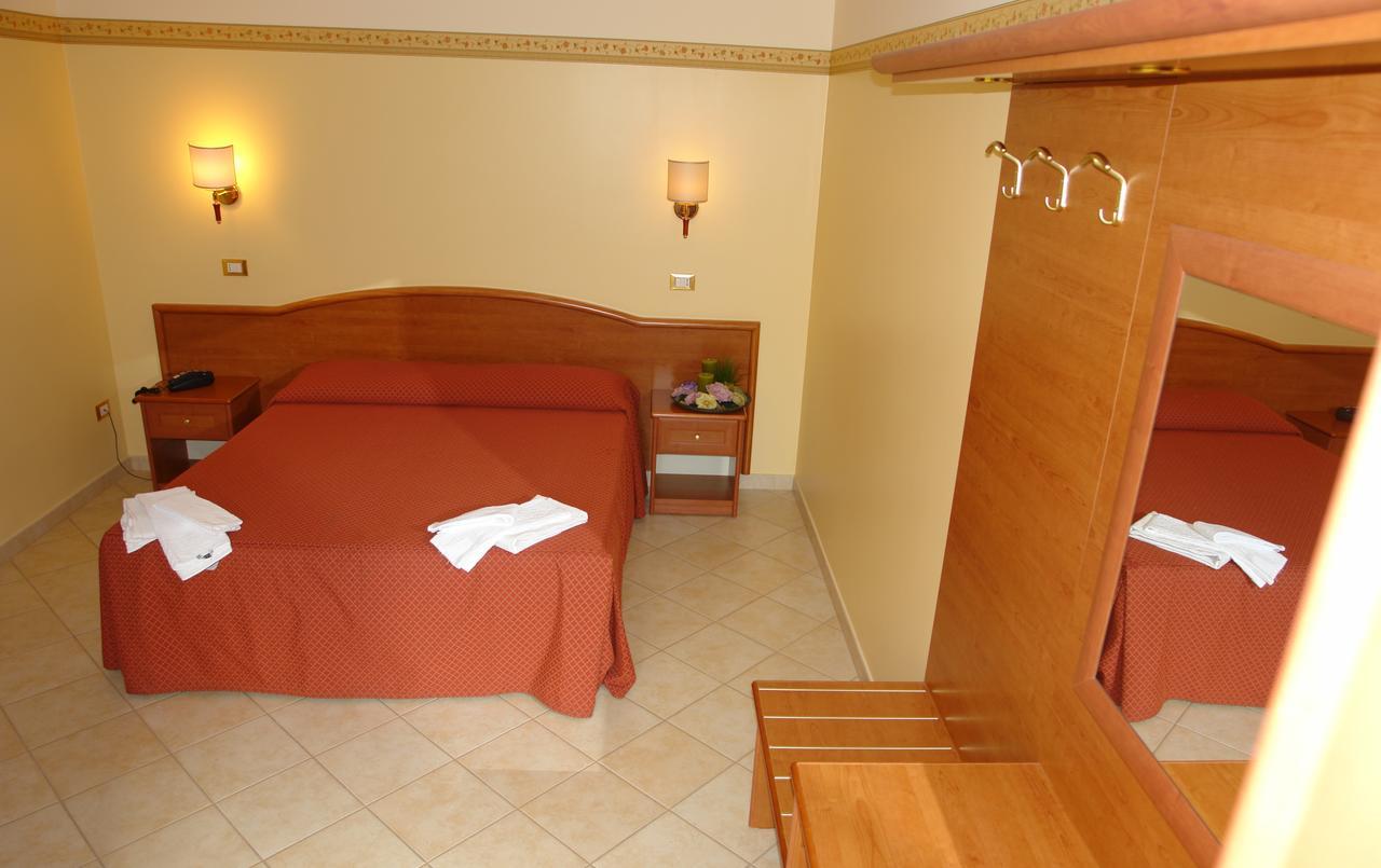 Hotel Rosamarina سان جيوفاني روتوندو المظهر الخارجي الصورة
