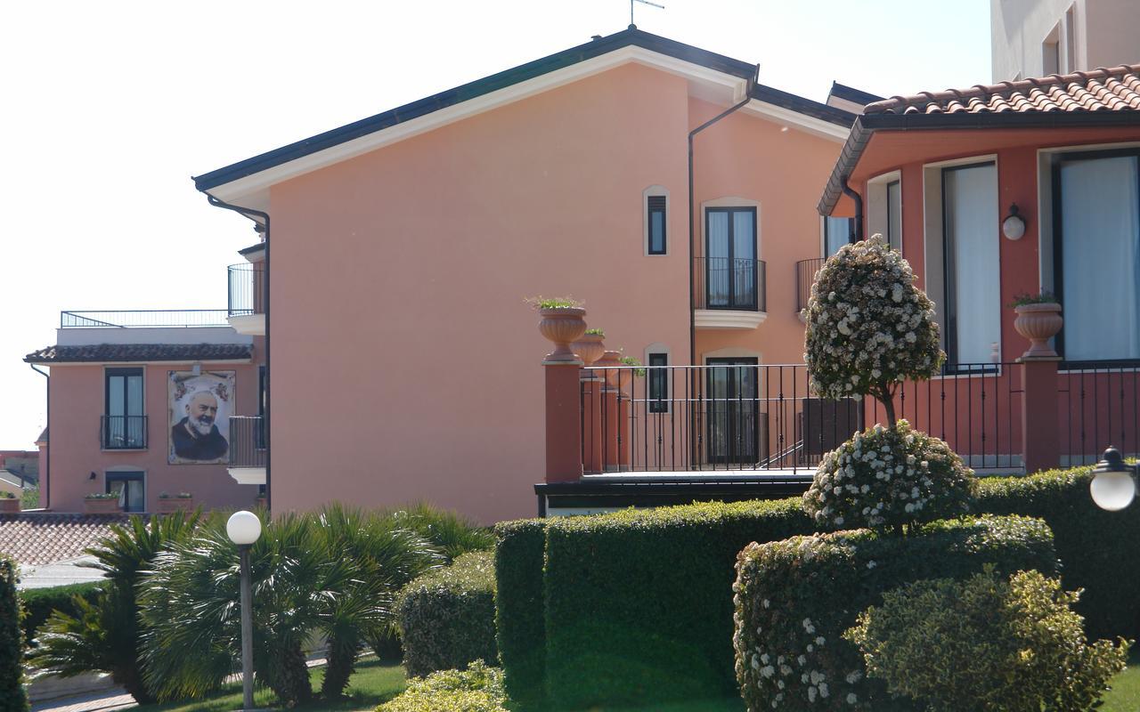Hotel Rosamarina سان جيوفاني روتوندو المظهر الخارجي الصورة